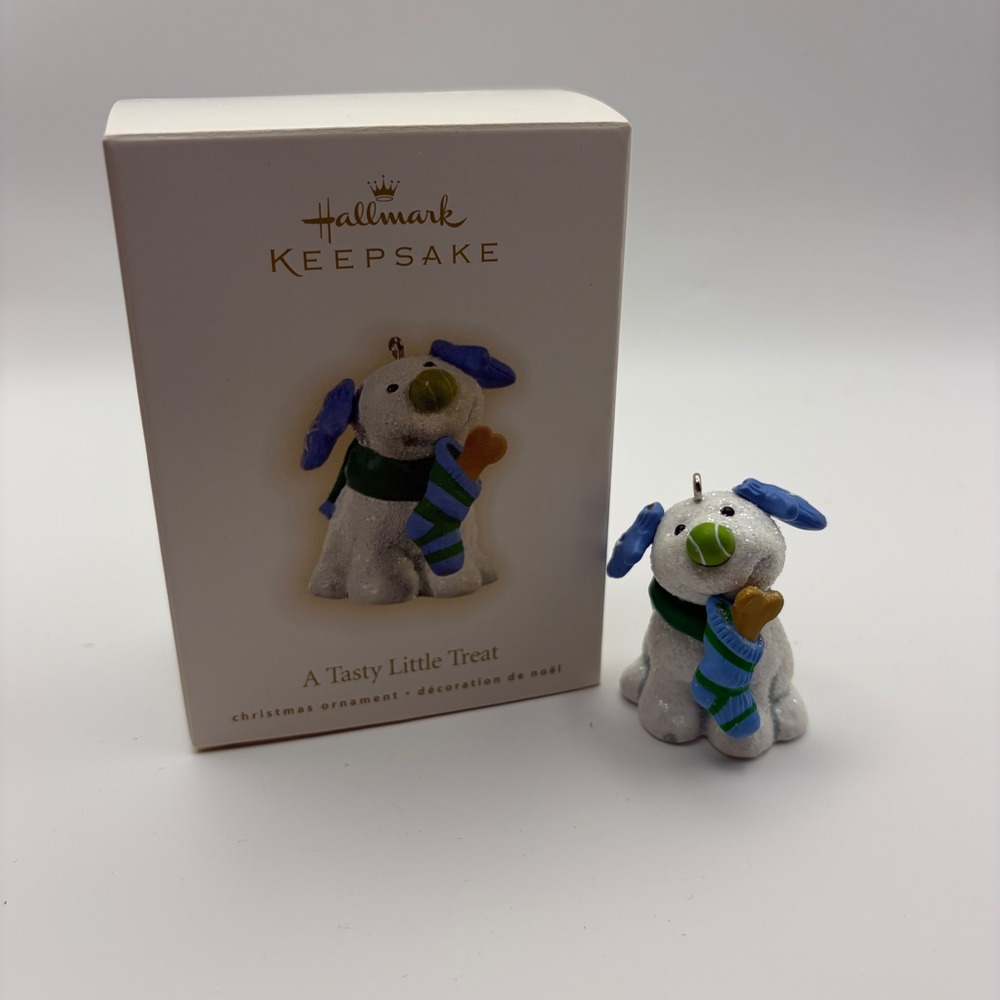 Hallmark Keepsake 2009 A Tasty Little Treat Dog Christmas Ornament Sue Tague